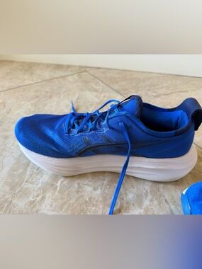 ASICS Gel Nimbus 27 Running Shoes size 11. Worn once. Has new balance inserts.